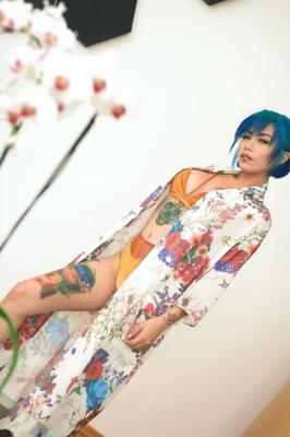 Suicide Girls – Vandalik – Yellow Love