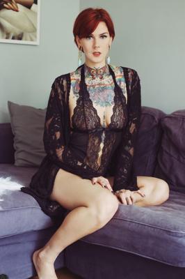 Suicide Girls – Maplered – Gold Romance