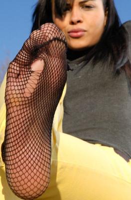 Mariah - Broken fishnet and dirty feet