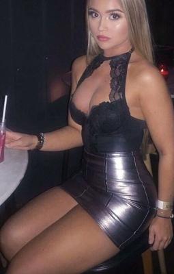 Sexy Lady's in Tight Leather/Latex/Lack skirts