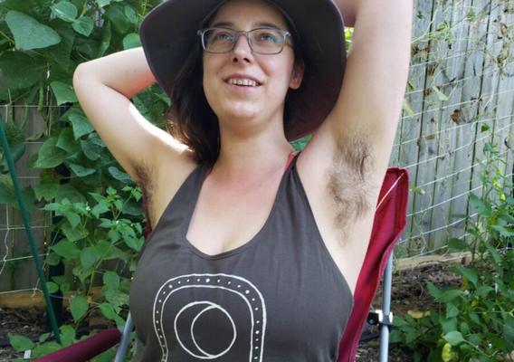 Achselhaar Koenigin  /  hairy armpit queen ugly plain