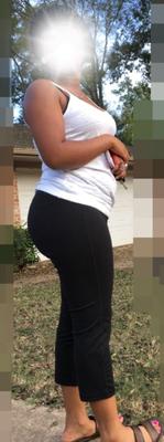 Candids of Ebony cutie con pantalones elásticos negros mostrando su bonito b