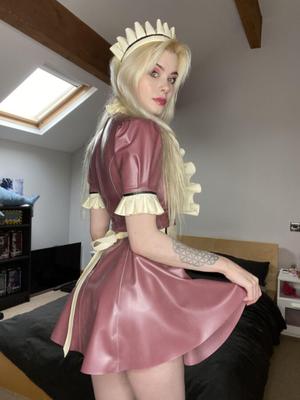 Reine du latex aux gros seins