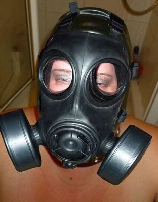 Sexe au masque à gaz