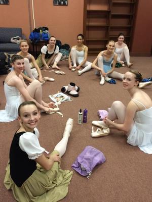 Filles de ballet et de danse en justaucorps et collants