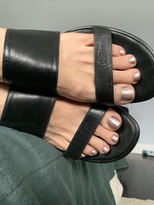 Footjob Gilf with metallic beige toes