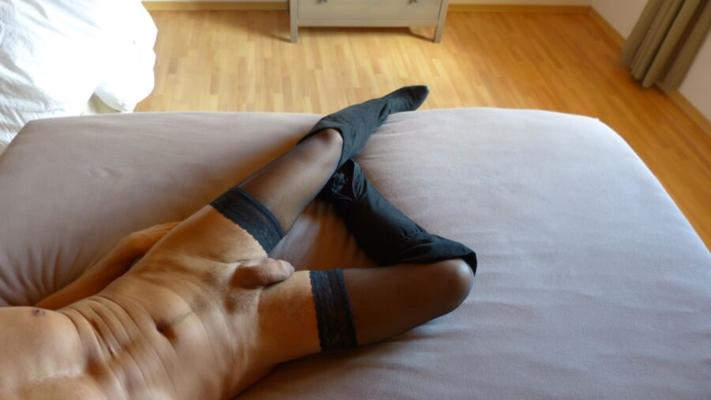 nue avec des bottes noires