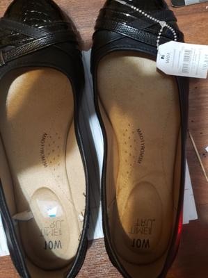 Time and Tru - Ballet Flats w Pat Toe-Cap & Toe Strap -- Black