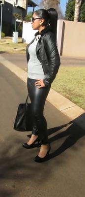 Young Miss, stylish in wetlook leggins (Glanzleggins, Pumps)