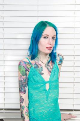 Suicide Girls - Nevergoodbye - Nettoyage de la cuisine