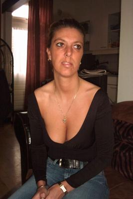 MILF en chemise mouillée, tu en as encore ?