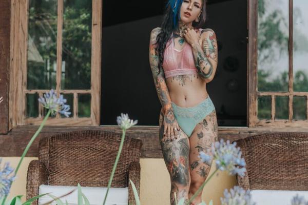 Suicide Girls – Thaecos – Crush