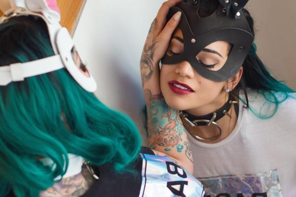 SuicideGirls Krito Thanatoz – Schlechte Kaninchengewohnheiten