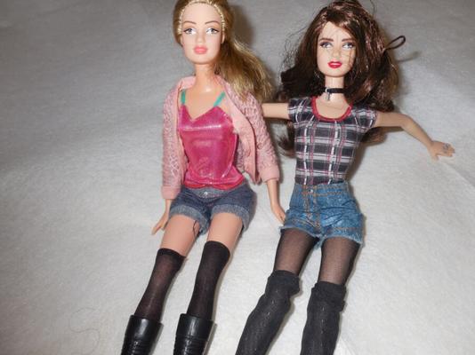 Barbies com fetiche por meia-calça se divertindo