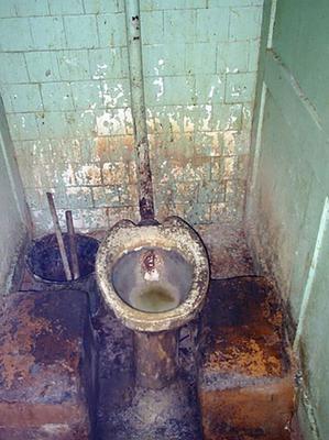 My Fetish dirty toilet and the smell of old urine