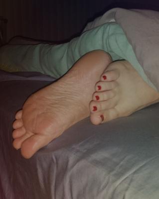 Sexy sleeping feet!