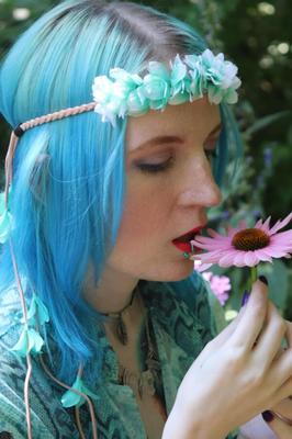 Suicide Girls – Nevergoodbye – Er liebt mich, er liebt mich nicht