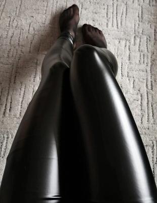 Dames En Cuir Et Latex 39