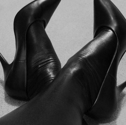 latexboy1997 – trägt meine High Heels