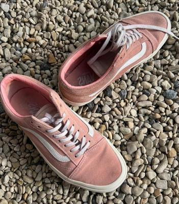 Fetichiste des Vans sales (dirty shoes)