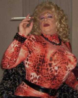 Travestis calientes fumando