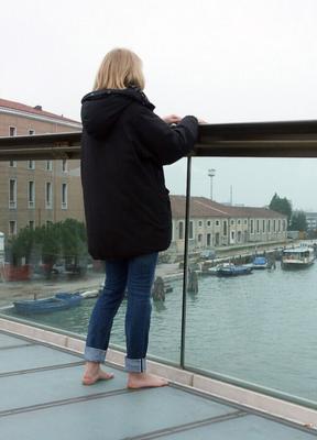 Feetosopher-Amanda - -XX-XX Winter barefooting (Venice, Ital