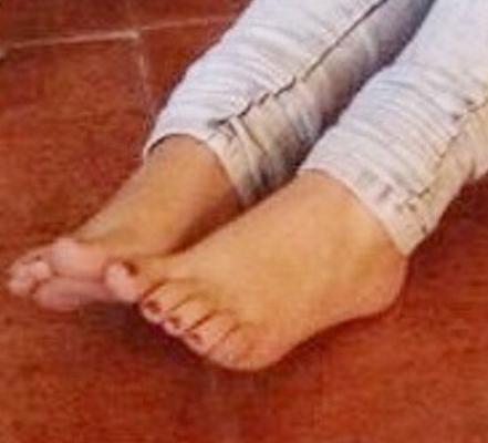 Tu veux me lécher les pieds ? 