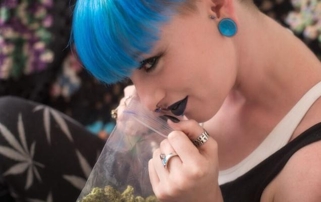 Suicide Girls - Kinzy - Up in smoke