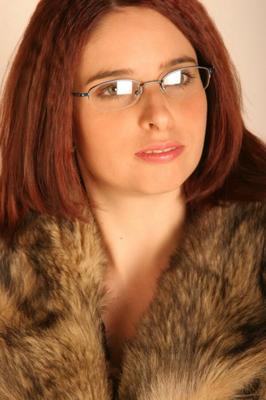 Vivian - Redhead with glasses in fur