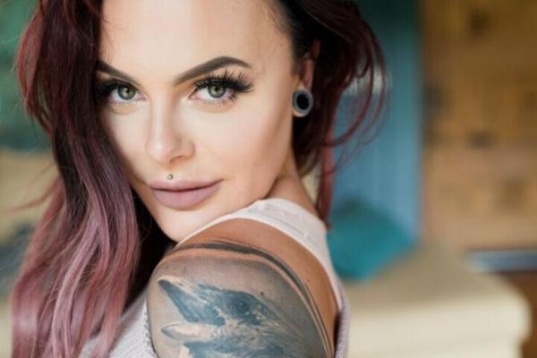 Suicide Girls - Maddisonmyers - Linda em Rosa