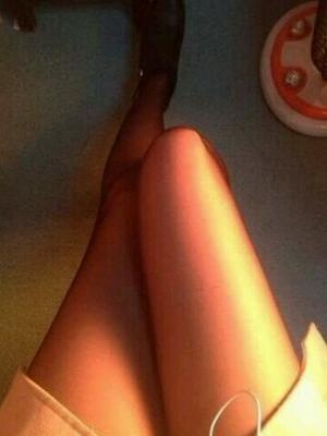 Des célébrités chinoises d'Internet prennent des selfies avec de belles jambes