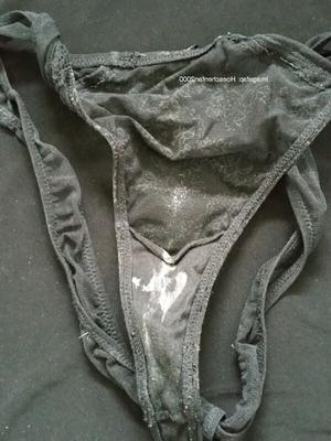 Benutzter Tanga meiner Frau (30) / String utilisé par ma femme (30 ans)