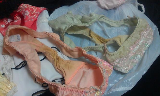 - dirty worn wet stinky panties panty dreckig Slips Höschen