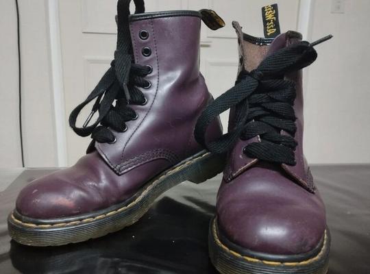 Fetichiste des Dr. Martens Ausverkauf (Schmutzige Schuhe)