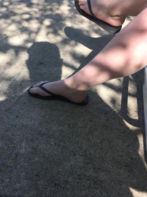 Friend Brittany�s sexy candid Feet