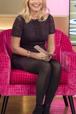 Holly Willoughby usando meia-calça