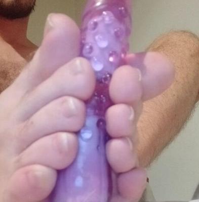 DILDO FOOTJOB