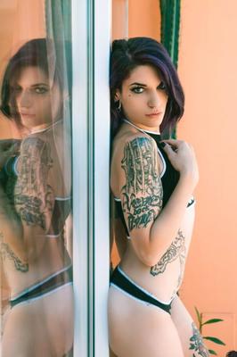 Suicide Girls - Maloperro - No hay tiempo para follar chicos