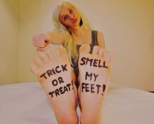 Contribution – Trick or Treat, Smell my Feet !