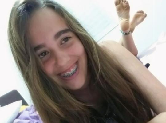 Isabelle adolescente pés solas e dedos dos pés