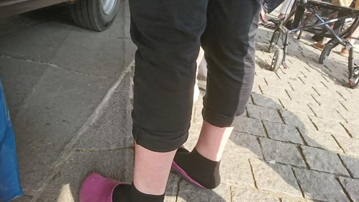 Einige Socken und Hausschuhe