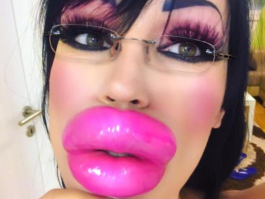 labios falsos súper bimbo