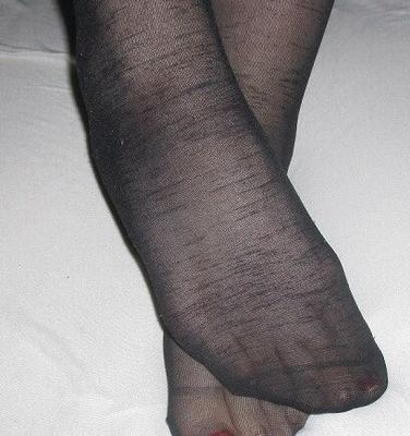 Pieds de femme en bas de nylon