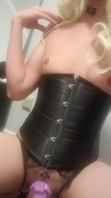 Jerk off to this sissy crossdresser!