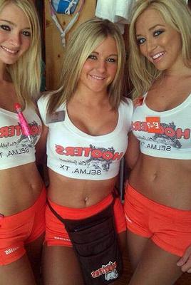 Hooters Babes