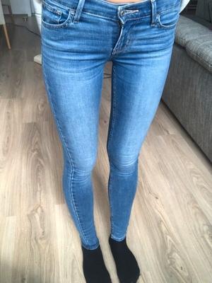 Meninas magras em jeans virilha assistir