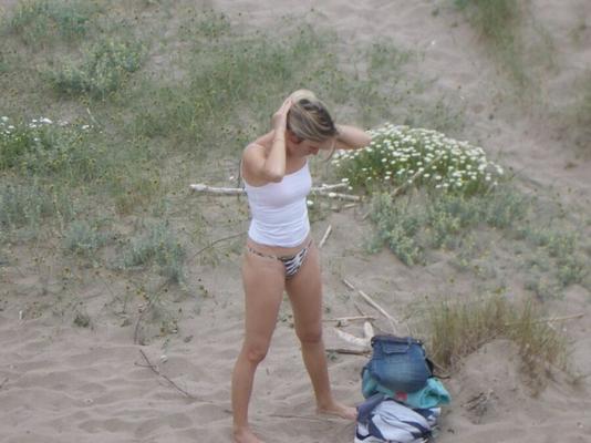 Sexy woman pee at the beach