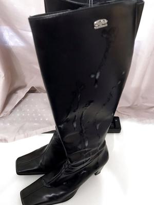 Botas de cuero arruinadas