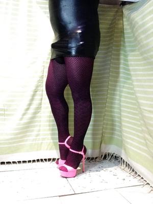 SISSY-CD-NYLON-SCHLAMPE