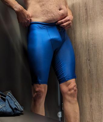 Hombre vestido con traje de baño Arena Jammer